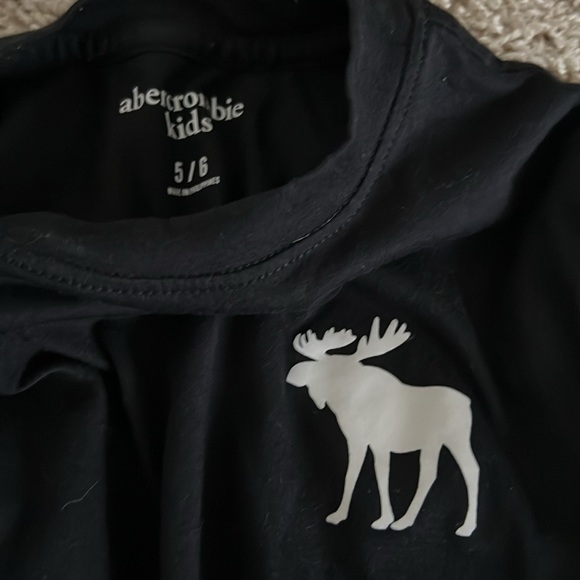 2 boys Abercrombie kids shirts - Picture 3 of 4